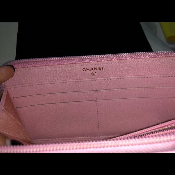 Authentic Chanel logo wallet - Picture 3 of 16